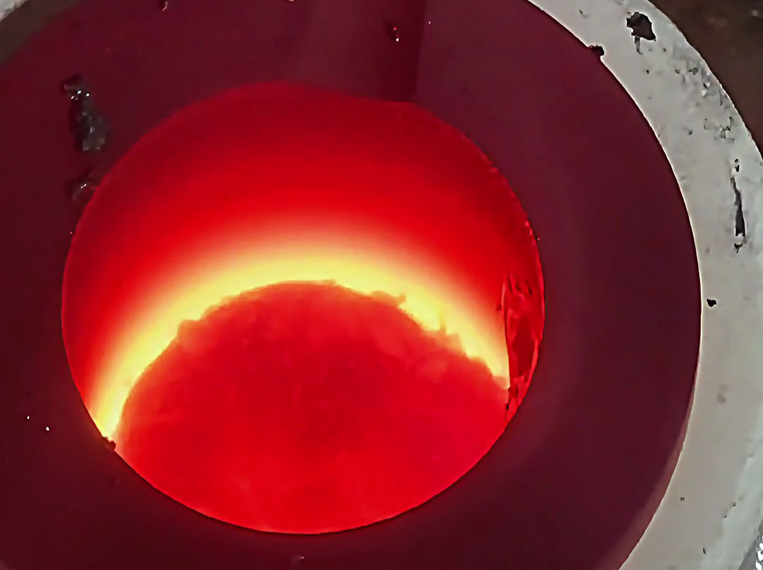 海拓小型高频熔炼炉：适配三元催化器类金属粉末熔炼，分离需搭配后续处理