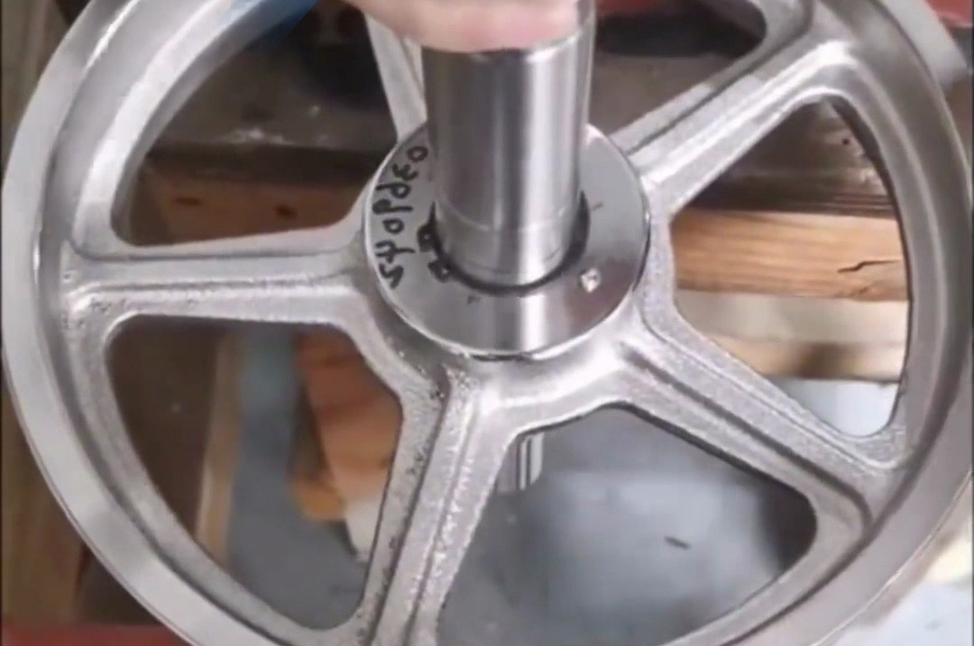 感应加热装配全过程揭秘，高效精准的工业装配技巧！