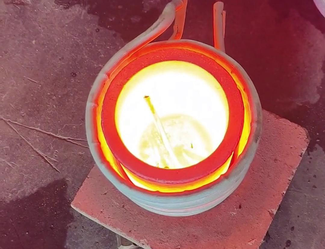 小型实验熔炼炉,是实验室或小规模生产环境中常用的设备