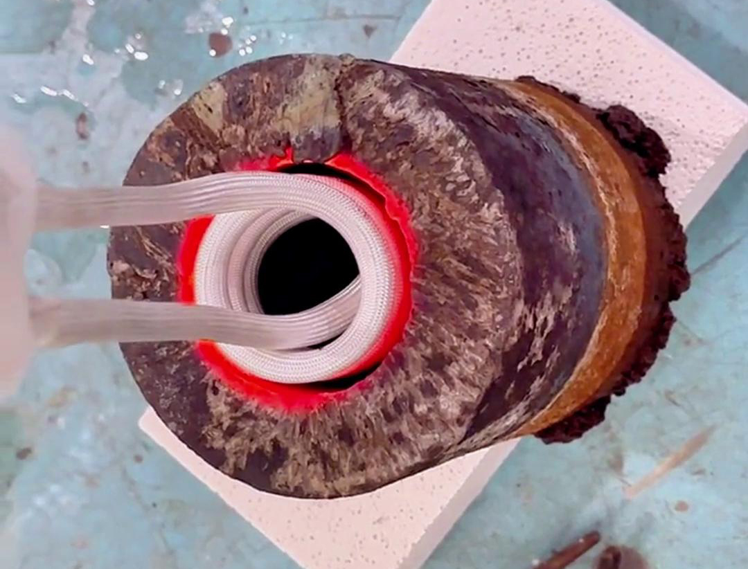 高频内孔加热主要应用于工件的淬火过程，使内孔表面在短时间内达到较高的温度，以实现淬火效果