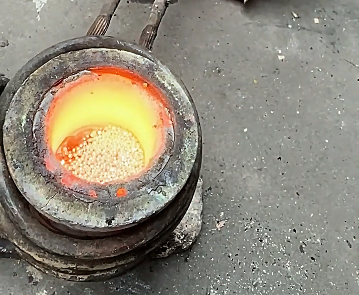 220V电压的小型高频熔炼炉 2公斤银子8分钟瞬间熔化