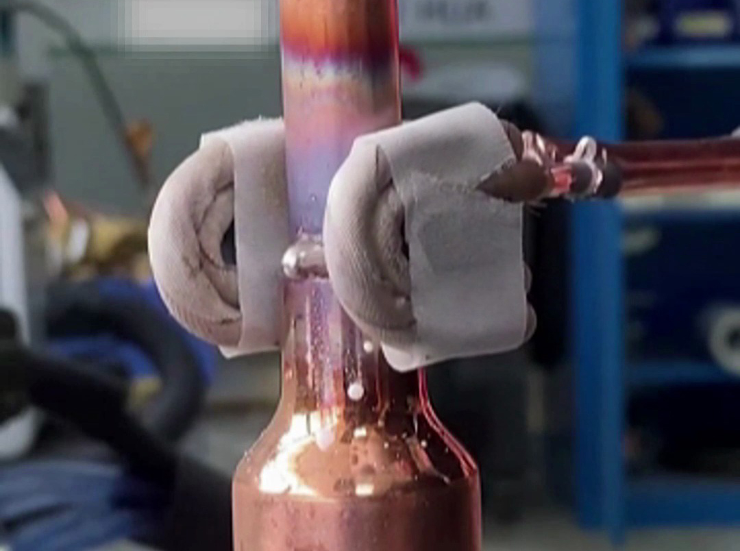 告别传统火焰 高频焊接安全新方式 无需明火的铜管焊接术,你见过吗