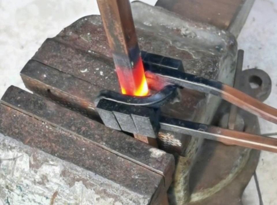 手持式高频加热机操作全解析!加热、退火、折弯一键搞定!