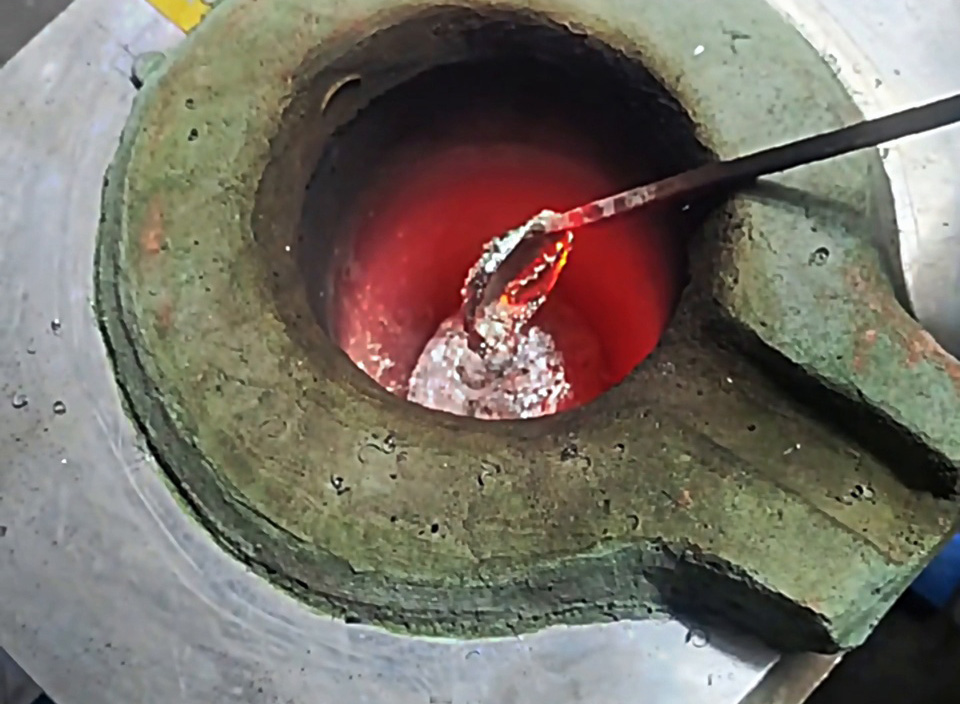 手动自动双模式！这款锡渣中频熔炼炉太灵活了