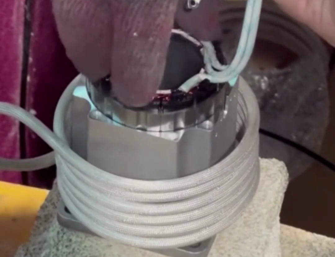 电机铝壳热套制作全过程,海拓高频加热机让你省时又省力