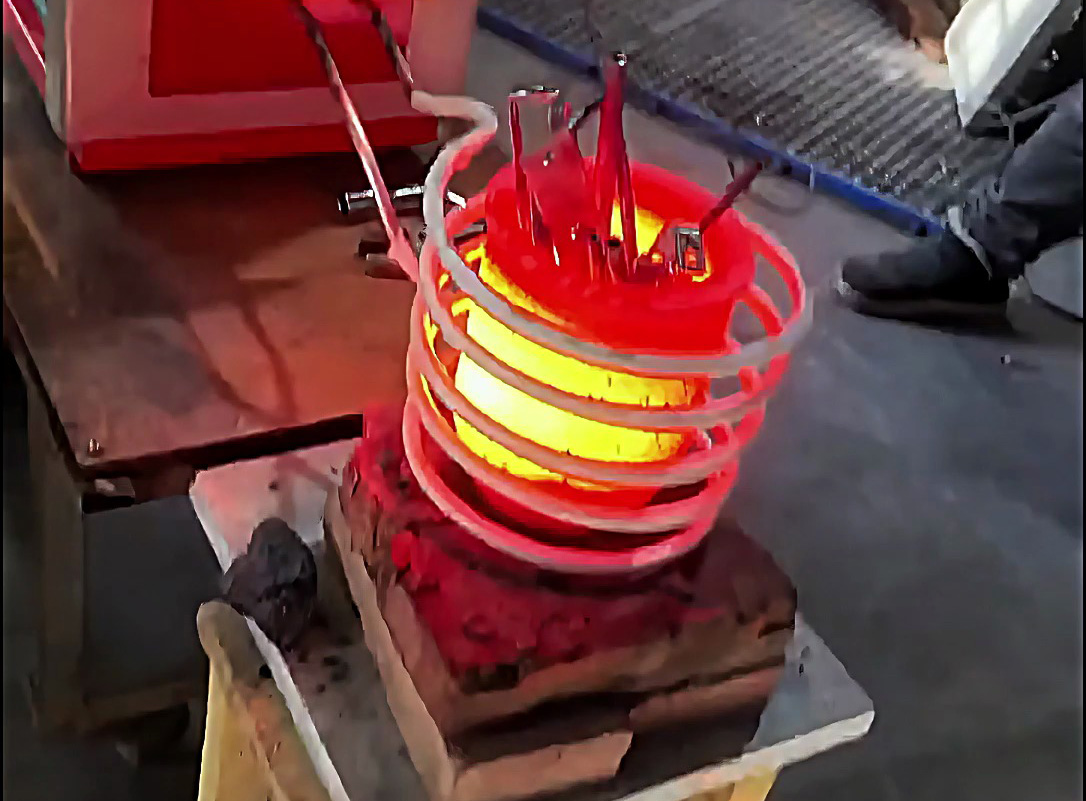 做废品回收的老哥们都在夸！这台小型高频熔炼炉真能多赚钱！