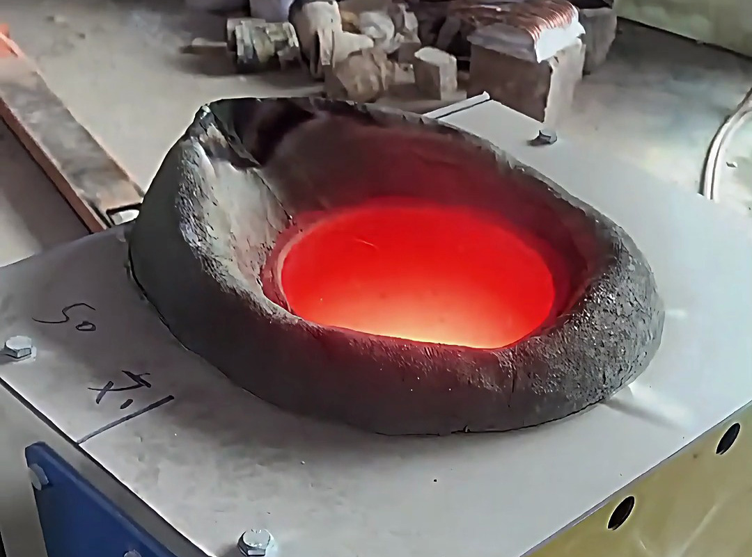 中频熔炼炉厂家，支持20-250公斤常见的金银铜铁铝钢合金金属熔炼炉定制